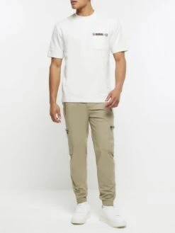 River Island Short Sleeve Regular Fit Crafted Pocket T-Shirt - Ecru -Barbou Clothing Shop VGYFK SQ3 0000000003 NATURAL MDo