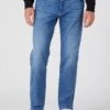 Wrangler Frontier Relaxed Straight Jeans - Light Wash