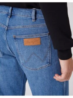 Wrangler Frontier Relaxed Straight Jeans - Light Wash -Barbou Clothing Shop VK4R3 SQ4 0000000267 LIGHT WASH MDd