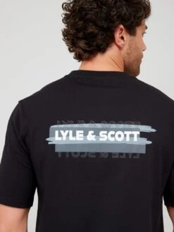 Lyle & Scott Graphic Ski Back Hit T-Shirt - Black -Barbou Clothing Shop VKUO7 SQ4 0000000004 BLACK MDd